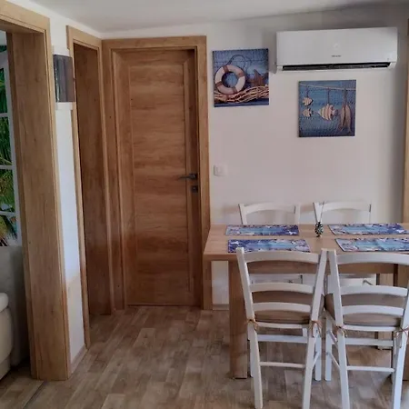 Campsite Sunrise Wellbeing Mobile Home - Mindful, Vegetarian, Active Retreat